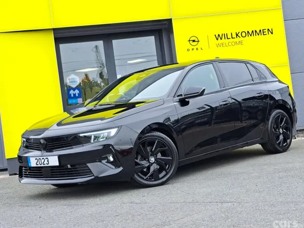 Opel Astra Hatchback, Petrol, 2023, Black