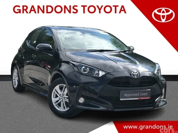 Toyota Yaris Hatchback, Petrol Hybrid, 2025, Black