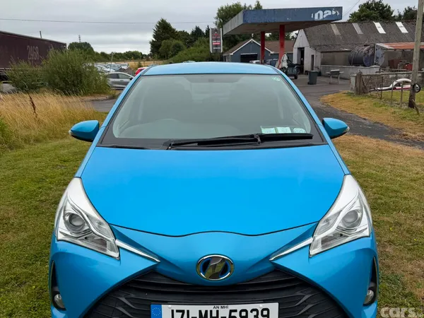 Toyota Vitz Hatchback, Petrol Hybrid, 2017, Blue