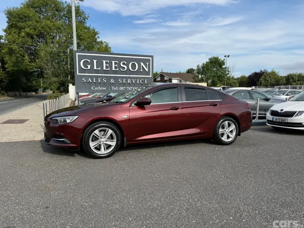 Opel Insignia Hatchback, Diesel, 2018, Red