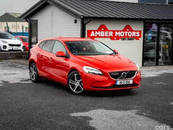 Volvo V40 Hatchback, Diesel, 2018, Red