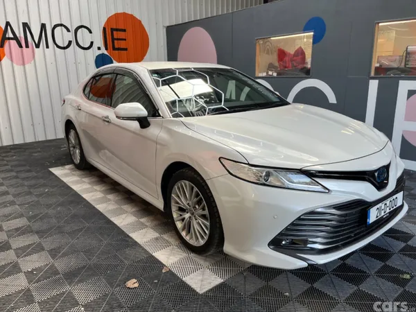 Toyota Camry Saloon, Petrol, 2021, White