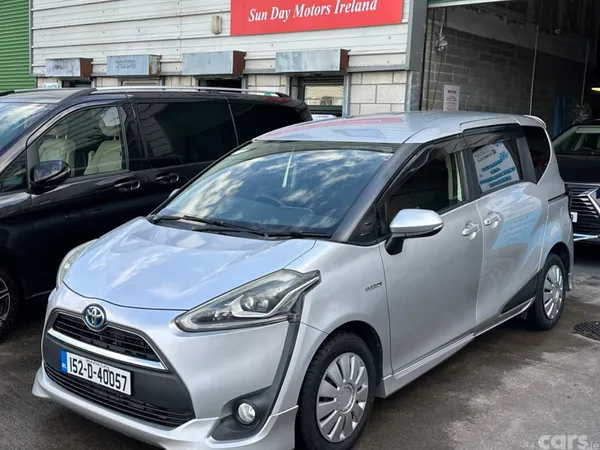 Toyota Sienta MPV, Petrol Hybrid, 2015, Silver