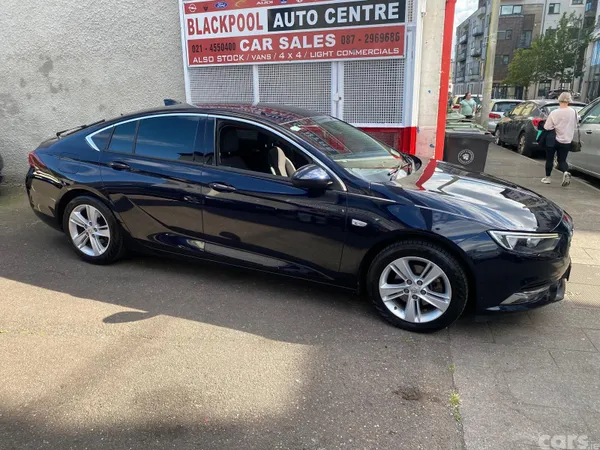 Opel Insignia Hatchback, Diesel, 2018, Blue