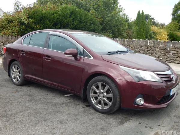Toyota Avensis Saloon, Diesel, 2012, Red