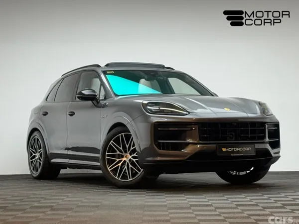 Porsche Cayenne SUV, Petrol Plug-in Hybrid, 2024, Grey