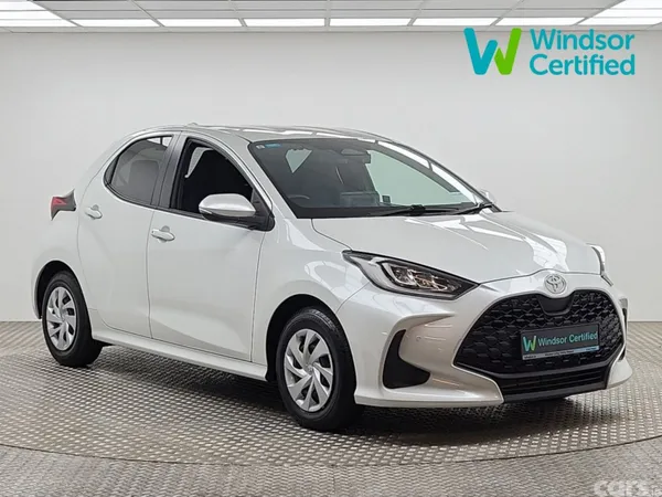 Toyota Yaris Hatchback, Petrol Hybrid, 2024, White