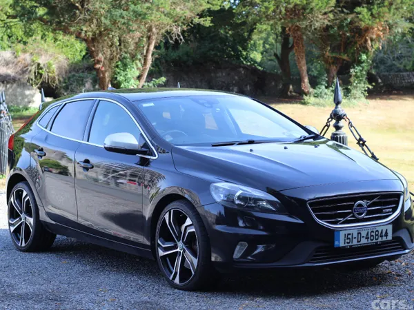 Volvo V40 Hatchback, Diesel, 2015, Black