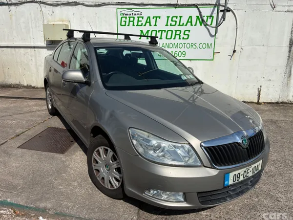 Skoda Octavia Hatchback, Petrol, 2009, Beige