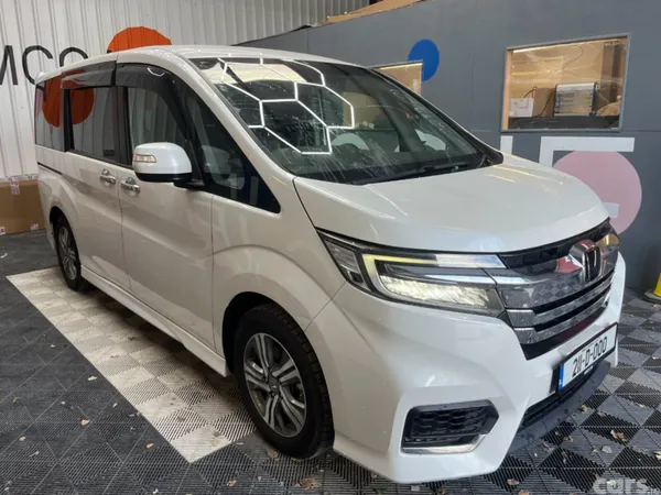 Honda Stepwagon Van, Petrol Hybrid, 2021, White
