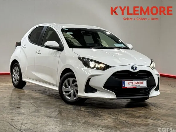 Toyota Yaris Hatchback, Petrol Hybrid, 2023, White