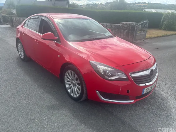 Vauxhall Insignia Hatchback, Diesel, 2015, Red