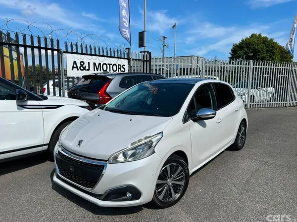 Peugeot 208 Hatchback, Petrol, 2016, White