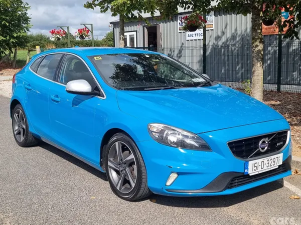 Volvo V40 Hatchback, Diesel, 2015, Blue