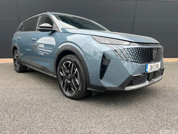 Peugeot 5008 MPV, Petrol Hybrid, 2026, Blue