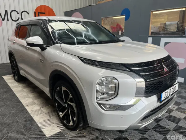 Mitsubishi Outlander SUV, Petrol Plug-in Hybrid, 2023, White
