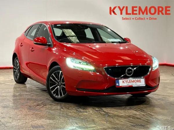 Volvo V40 Hatchback, Petrol, 2019, Red