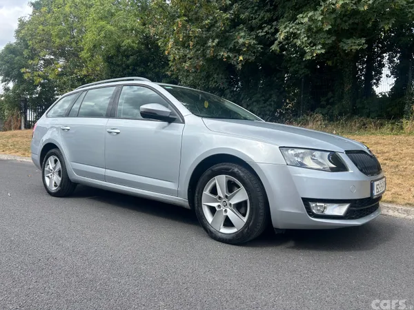Skoda Octavia Estate, Petrol, 2015, Silver