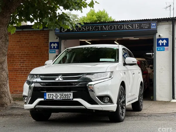 Mitsubishi Outlander SUV, Petrol Plug-in Hybrid, 2017, White