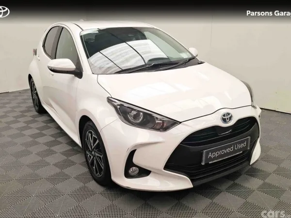 Toyota Yaris Hatchback, Petrol Hybrid, 2023, White