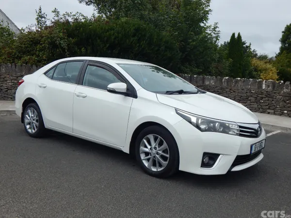 Toyota Corolla Saloon, Diesel, 2015, White