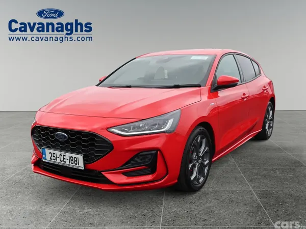 Ford Focus Hatchback, Petrol, 2025, Red