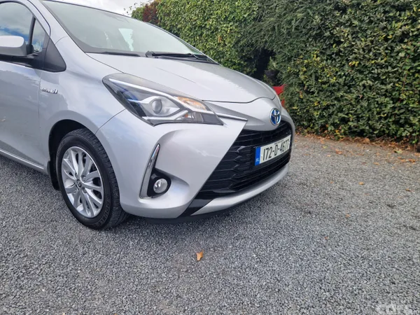 Toyota Yaris Hatchback, Petrol Hybrid, 2017, Grey
