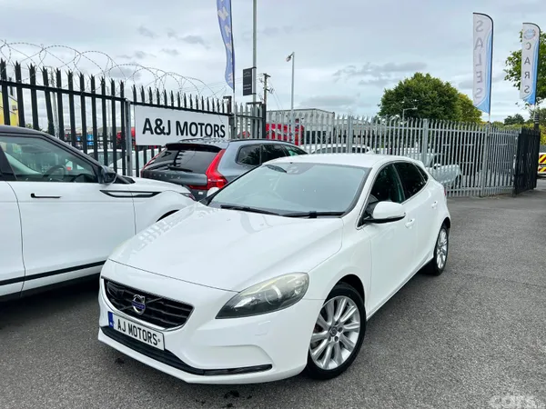 Volvo V40 Hatchback, Petrol, 2015, White