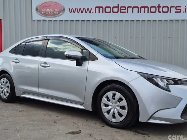 Toyota Corolla Saloon, Petrol Hybrid, 2021, Silver