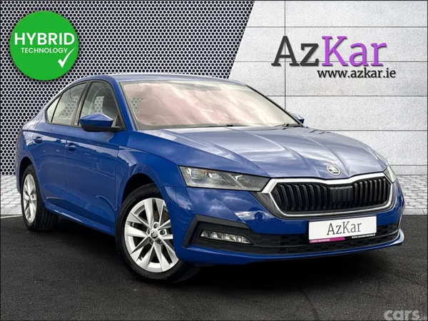 Skoda Octavia Hatchback, Petrol Plug-in Hybrid, 2023, Blue