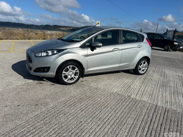 Ford Fiesta Hatchback, Petrol, 2013, Silver