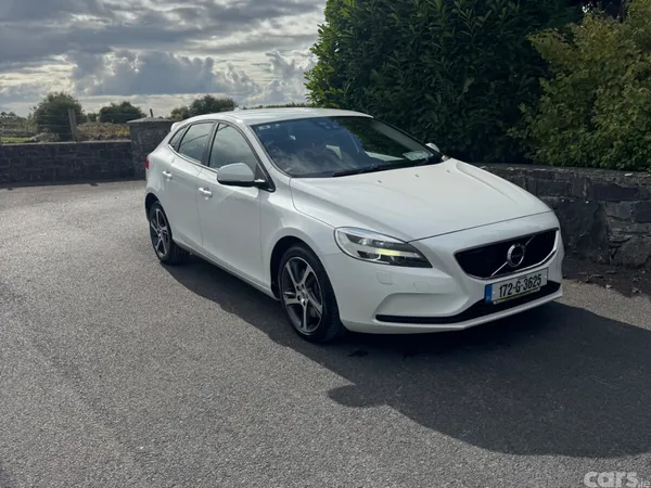 Volvo V40 Hatchback, Petrol, 2017, White