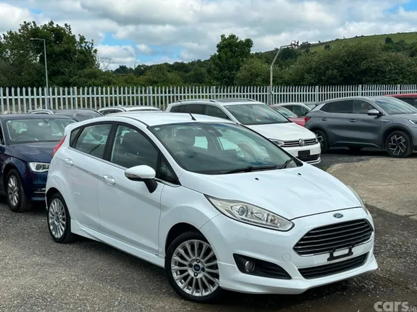 Ford Fiesta Hatchback, Petrol, 2016, White