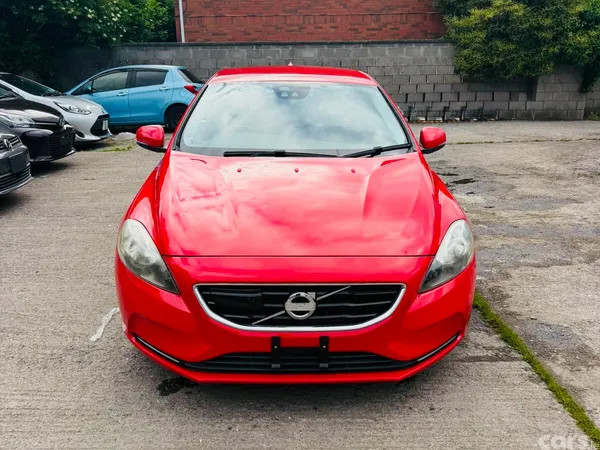 Volvo V40 Hatchback, Diesel, 2016, Red
