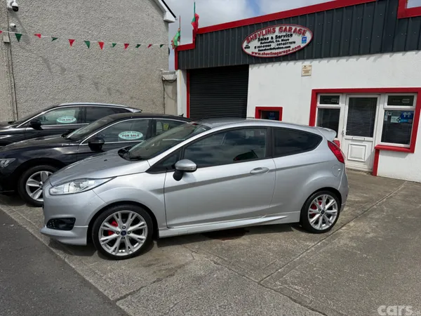 Ford Fiesta Hatchback, Petrol, 2015, Silver