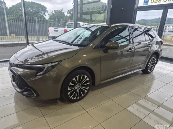 Toyota Corolla Estate, Petrol Hybrid, 2023, Green