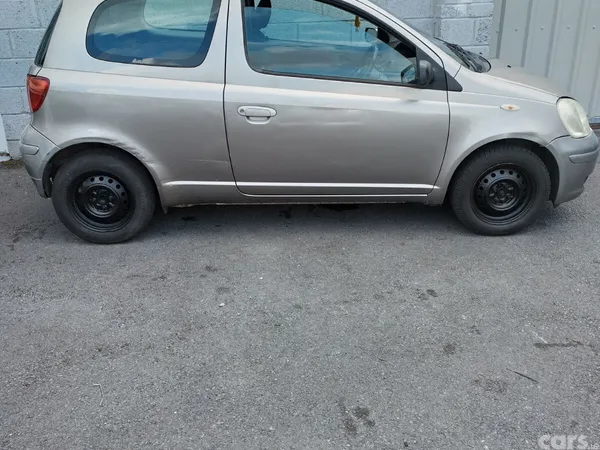 Toyota Yaris Hatchback, Petrol, 2005, Silver