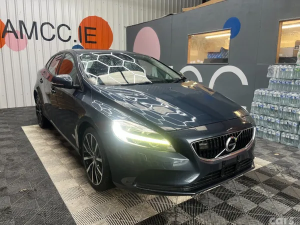 Volvo V40 Estate, Diesel, 2018, Blue