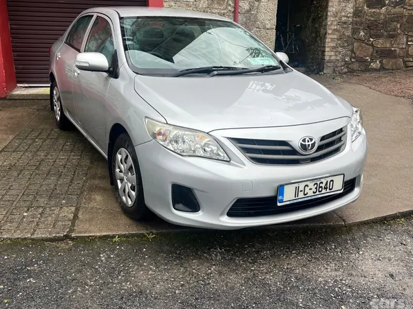 Toyota Corolla Saloon, Petrol, 2011, Silver