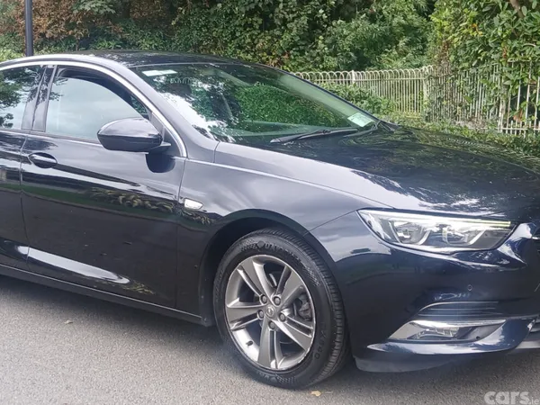 Opel Insignia Hatchback, Diesel, 2021, Blue