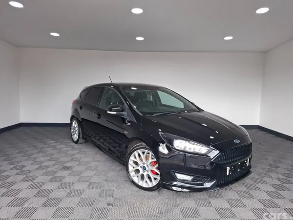 Ford Focus Hatchback, Diesel, 2017, Black