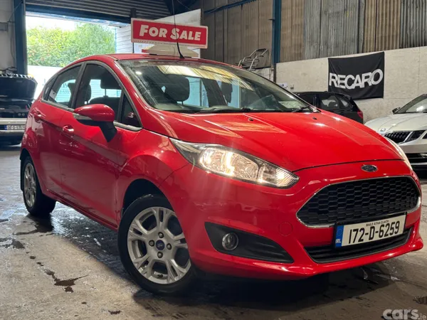 Ford Fiesta Hatchback, Petrol, 2017, Red