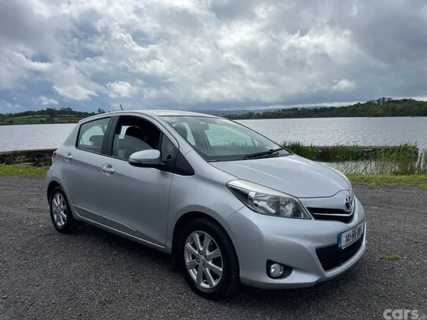 Toyota Yaris Hatchback, Petrol, 2014, Silver