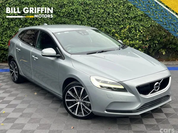 Volvo V40 Hatchback, Diesel, 2018, Silver
