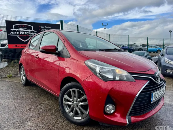 Toyota Yaris Hatchback, Petrol, 2016, Red