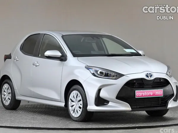 Toyota Yaris Hatchback, Petrol Hybrid, 2022, Silver