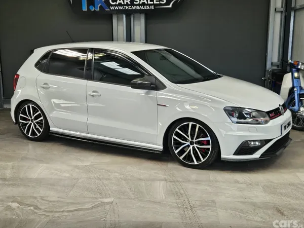 Volkswagen Polo Hatchback, Petrol, 2015, White