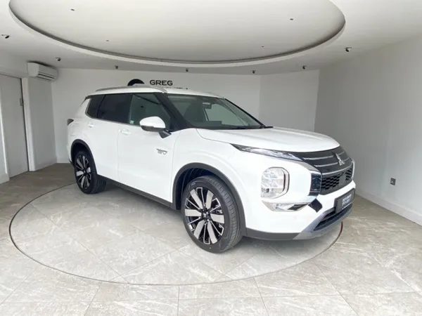 Mitsubishi Outlander SUV, Petrol Hybrid, 2026, White