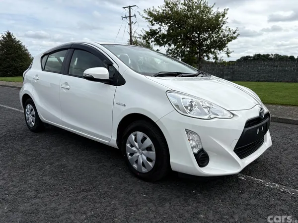 Toyota Aqua Hatchback, Petrol Hybrid, 2015, White