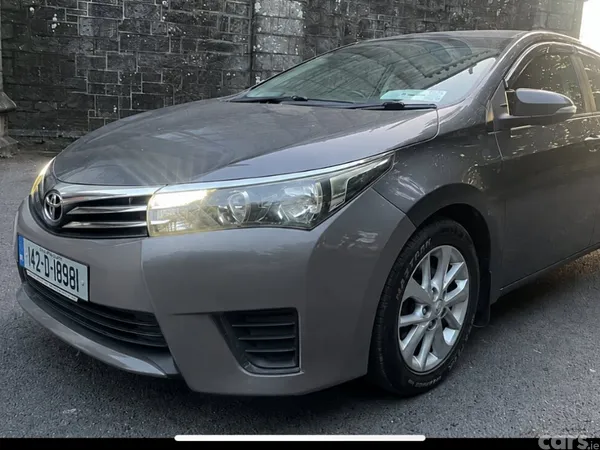 Toyota Corolla Saloon, Diesel, 2014, Grey